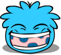 O Puffle Azul fazendo uma bola de mastiguffle.